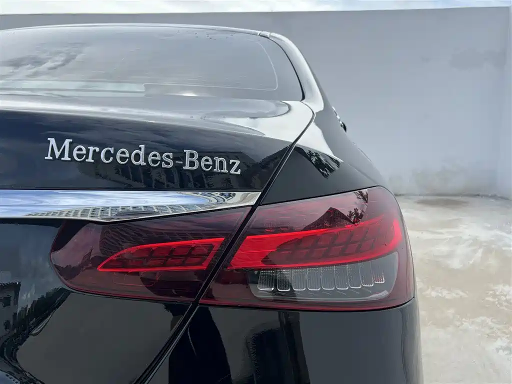 Mercedes-Benz E-Class 2023 — фото 16