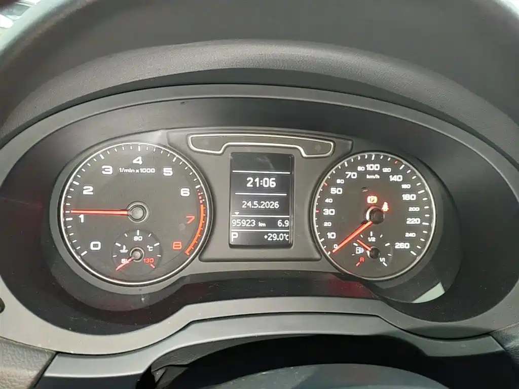 Audi Q3 2015 — фото 12
