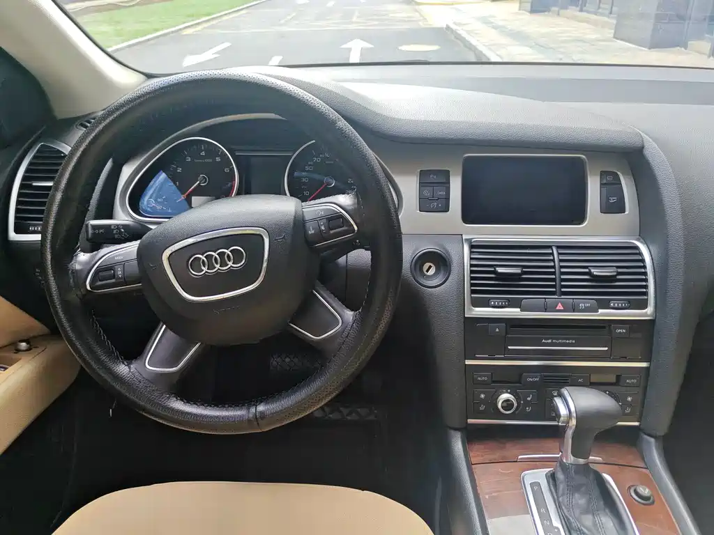 Audi Q7 2012 — фото 11