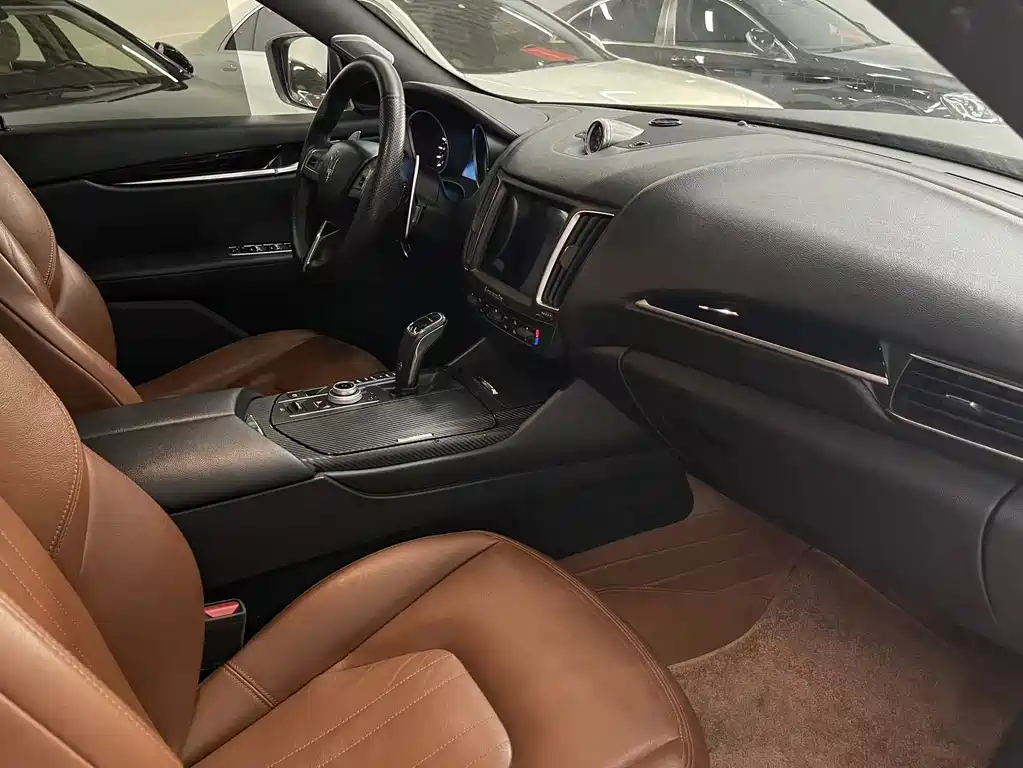 Maserati Levante 2019 — фото 13