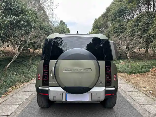 Land Rover Defender 2021