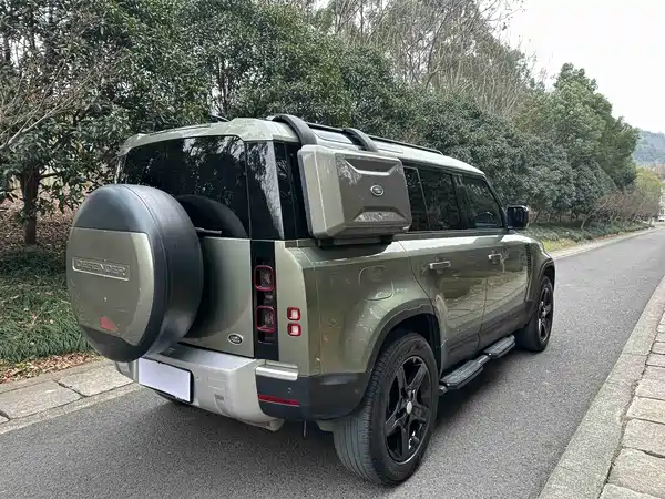 Land Rover Defender 2021