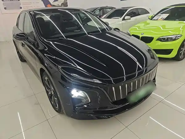 Hongqi E-QM5 2024