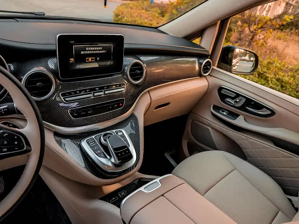 Mercedes-Benz V-Class 2019 — фото 12