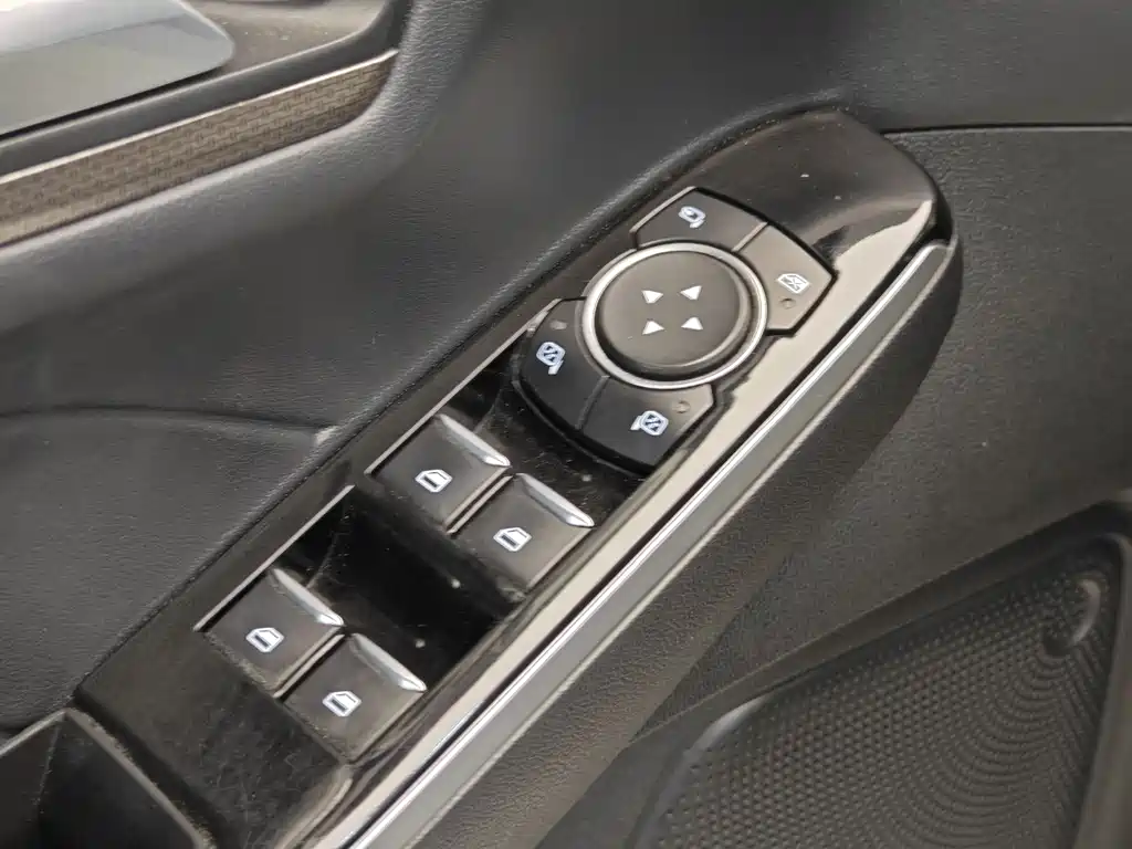 Ford Escape 2020 — фото 10