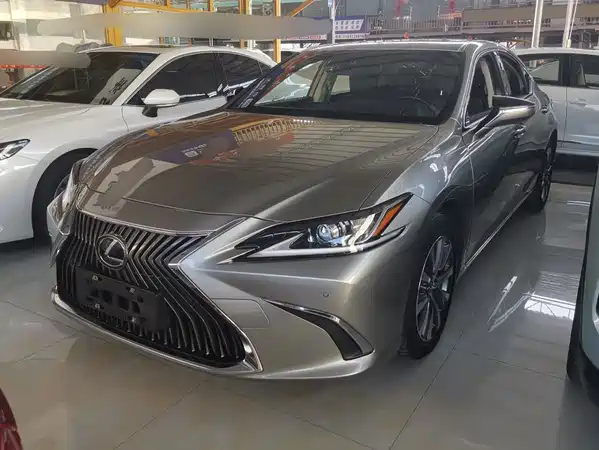 Lexus ES 2021
