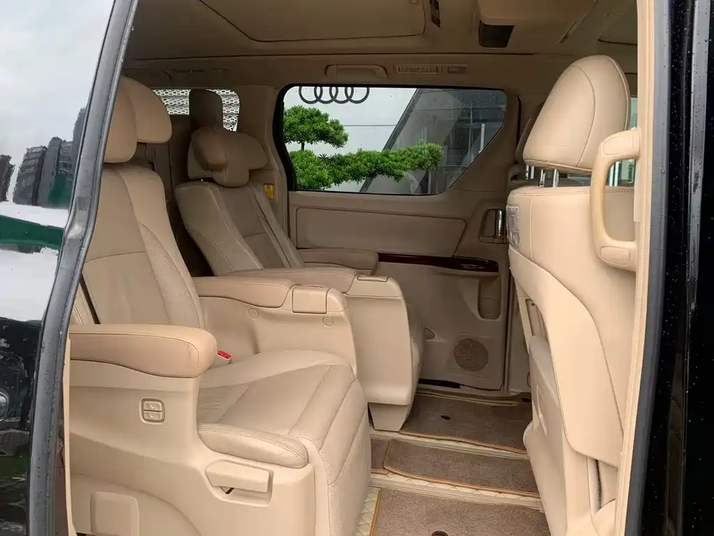 Toyota Alphard 2011 — фото 6