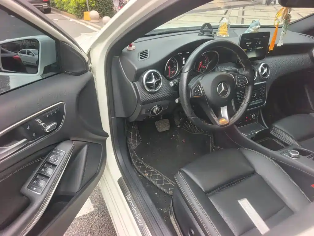 Mercedes-Benz A-Class 2017 — фото 13