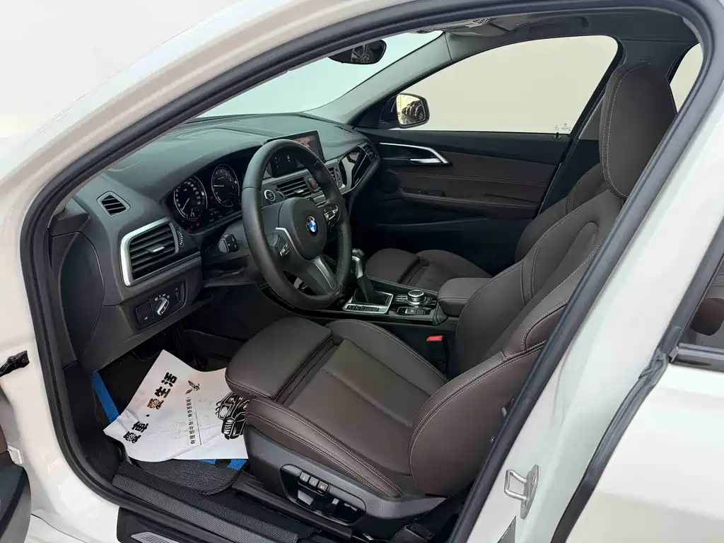 BMW 1 Series 2019 — фото 16