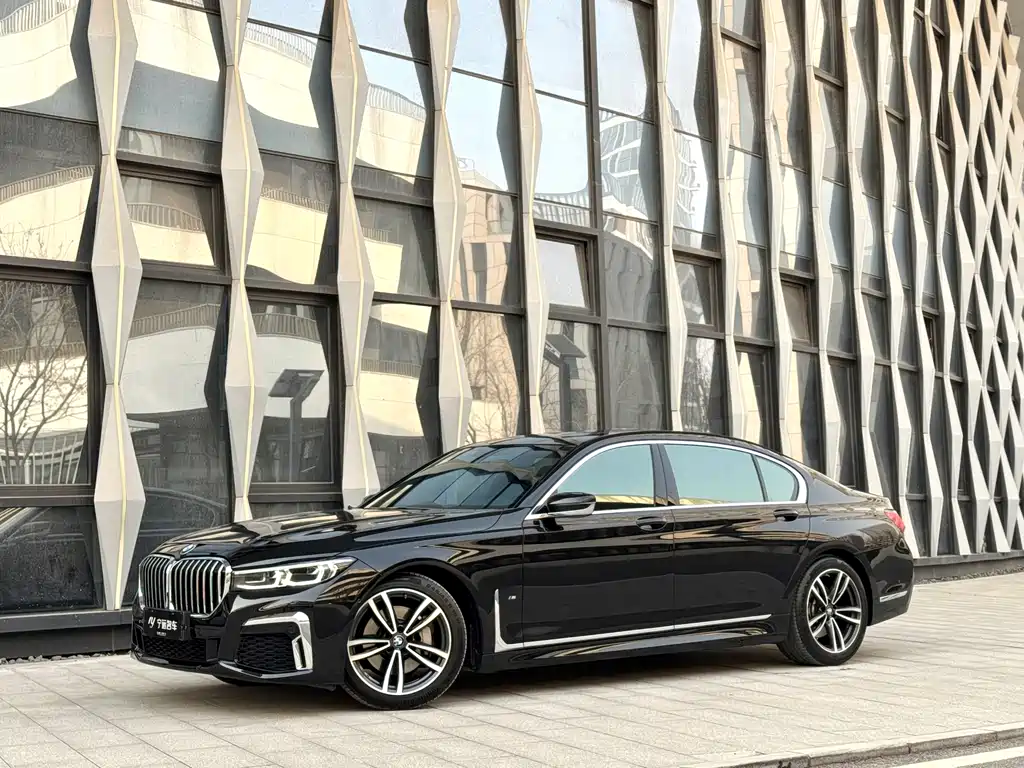 BMW 7 Series 2022 — фото 1