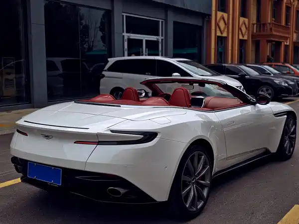 Aston Martin DB11 2019