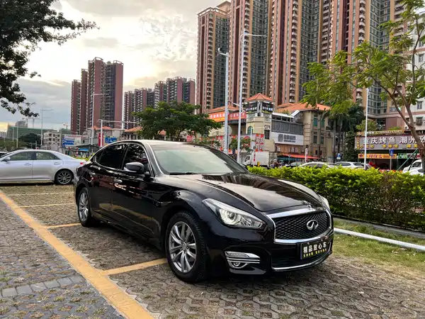 Infiniti Q70 2017