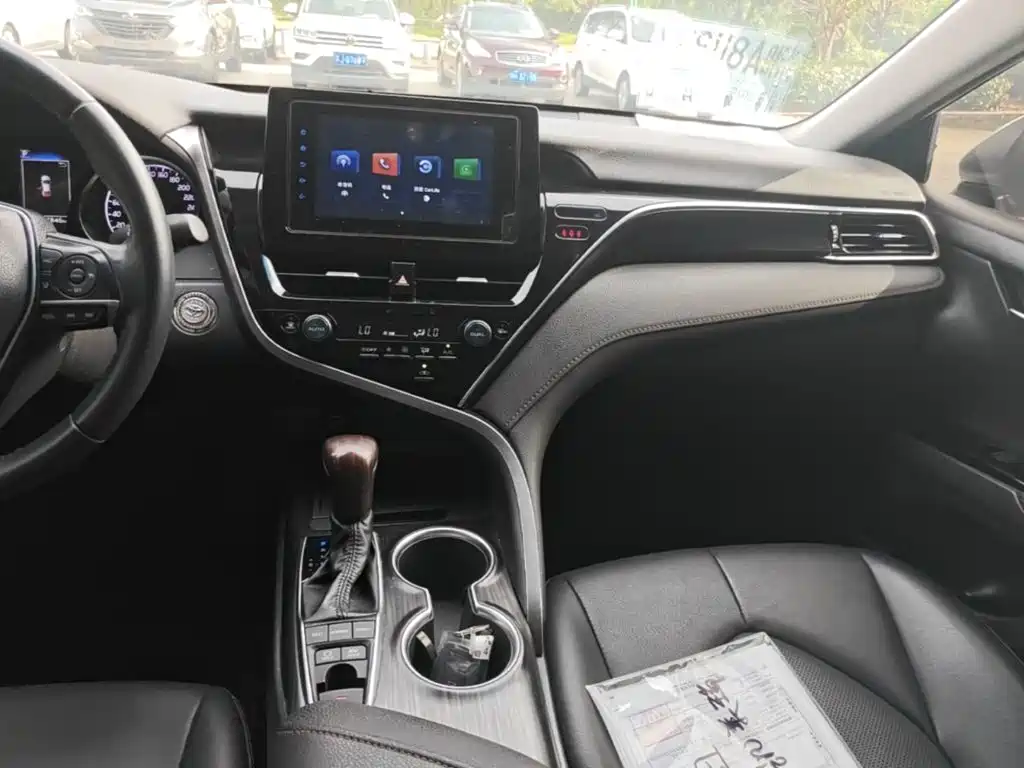 Toyota Camry 2022 — фото 13