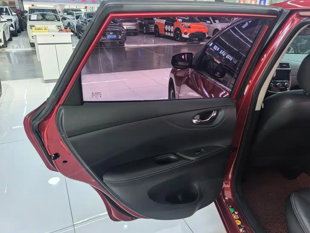 Nissan Tiida 2019 — фото 10