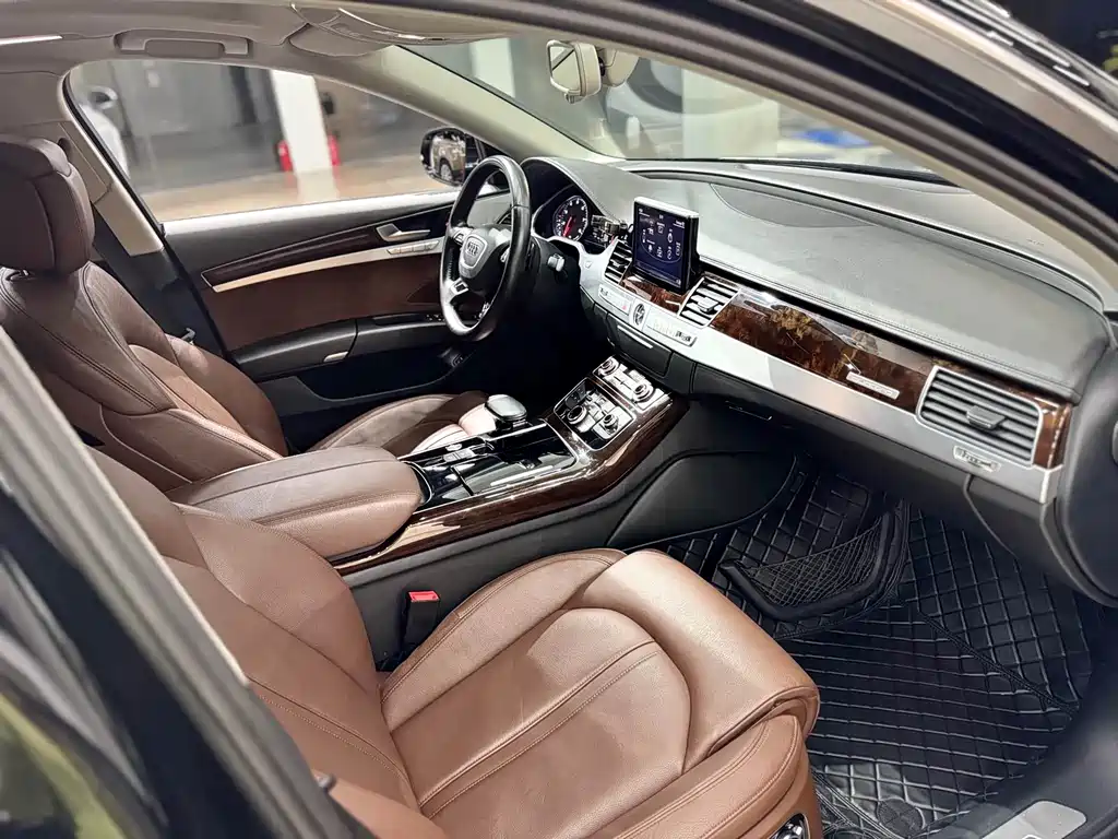 Audi A8 2017 — фото 18