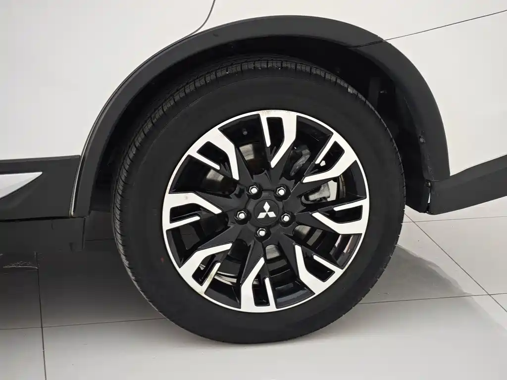 Mitsubishi Outlander 2020 — фото 14
