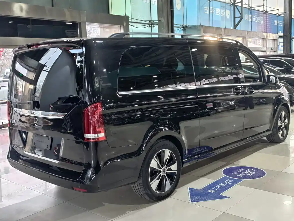 Mercedes-Benz V-Class 2023 — фото 25