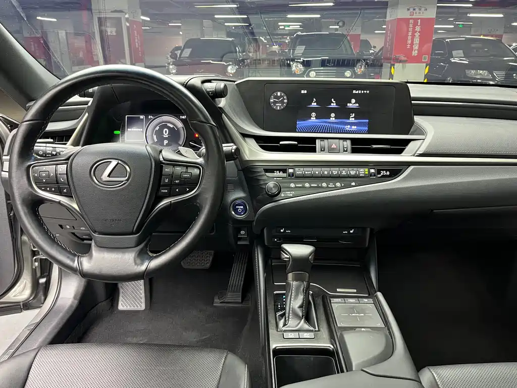 Lexus ES 2020 — фото 24