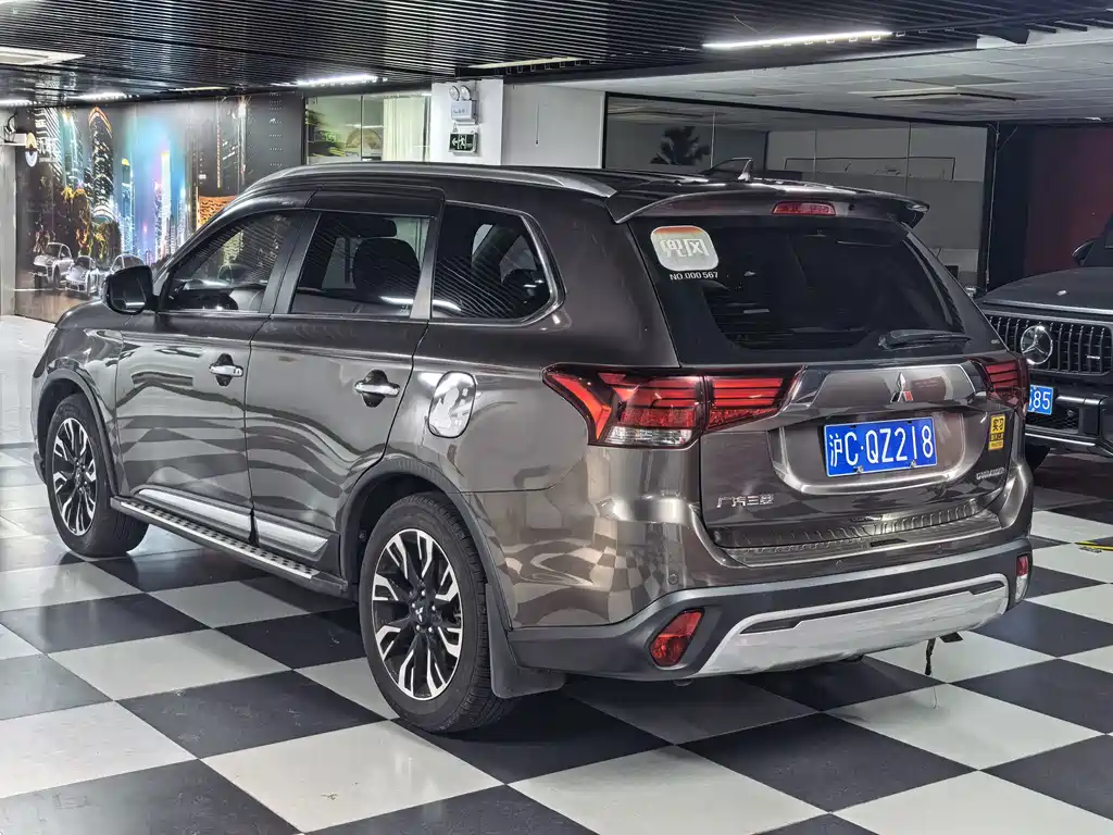 Mitsubishi Outlander 2019 — фото 6
