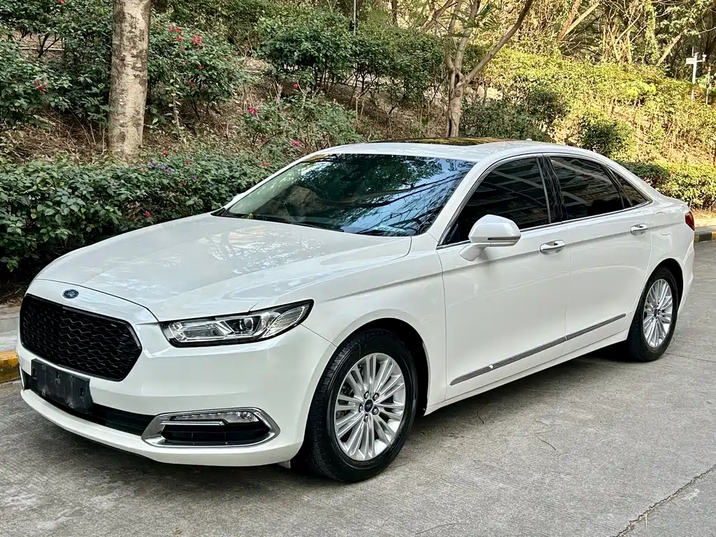 Ford Taurus 2017 — фото 1