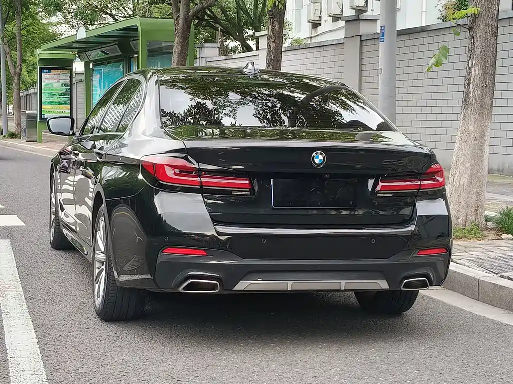 BMW 5 Series 2023 — фото 16
