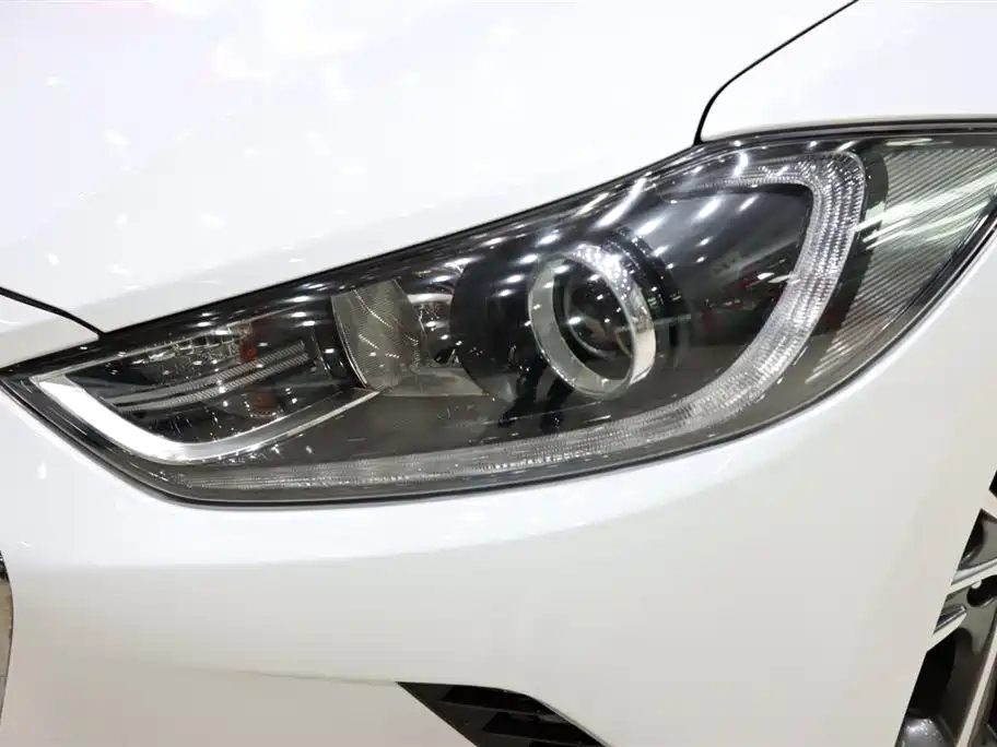 Hyundai Elantra 2019 — фото 7
