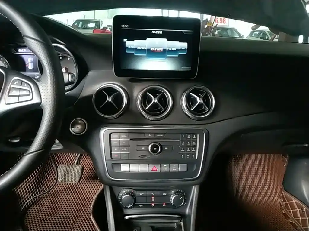 Mercedes-Benz GLA 2018 — фото 13