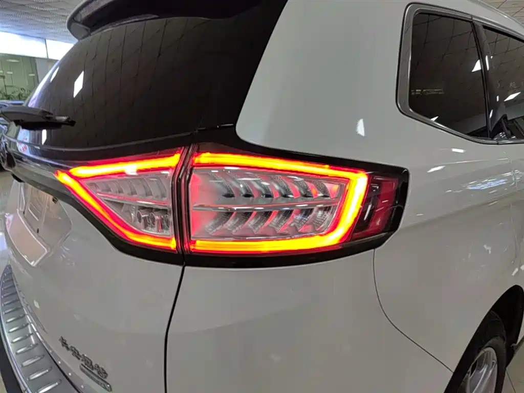 Ford Edge 2020 — фото 8