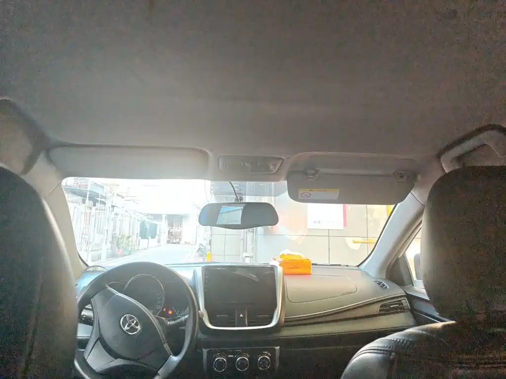Toyota Yaris L 2019 — фото 14
