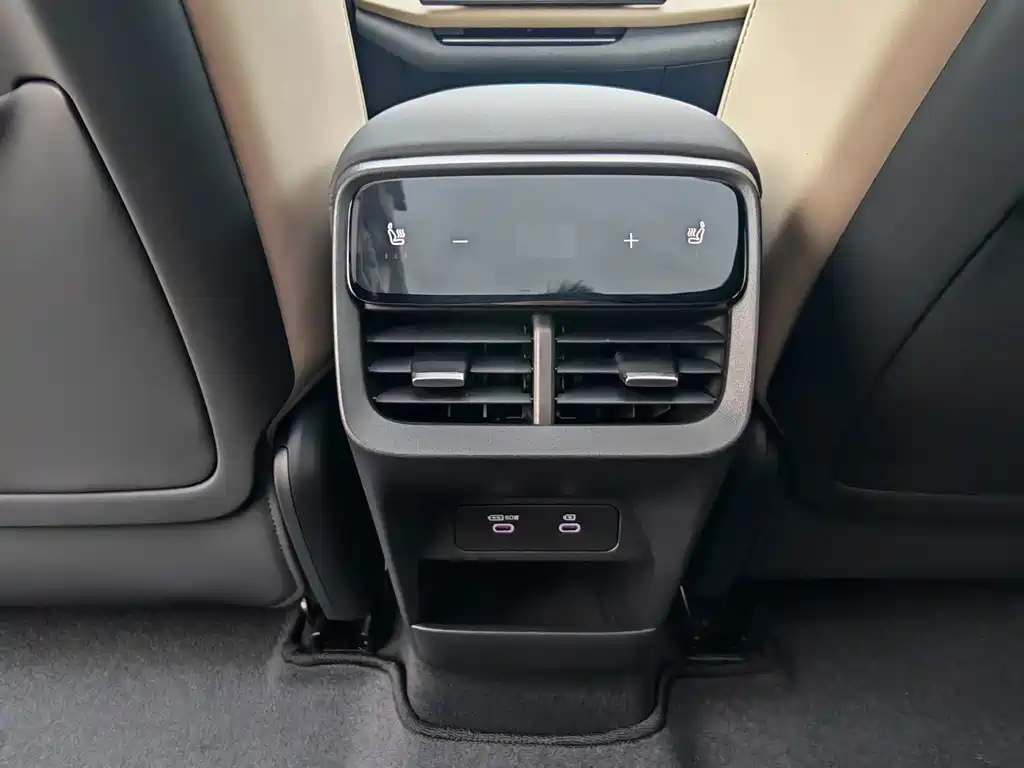 Volvo XC70 Plug-In Hybrid 2025 — фото 26