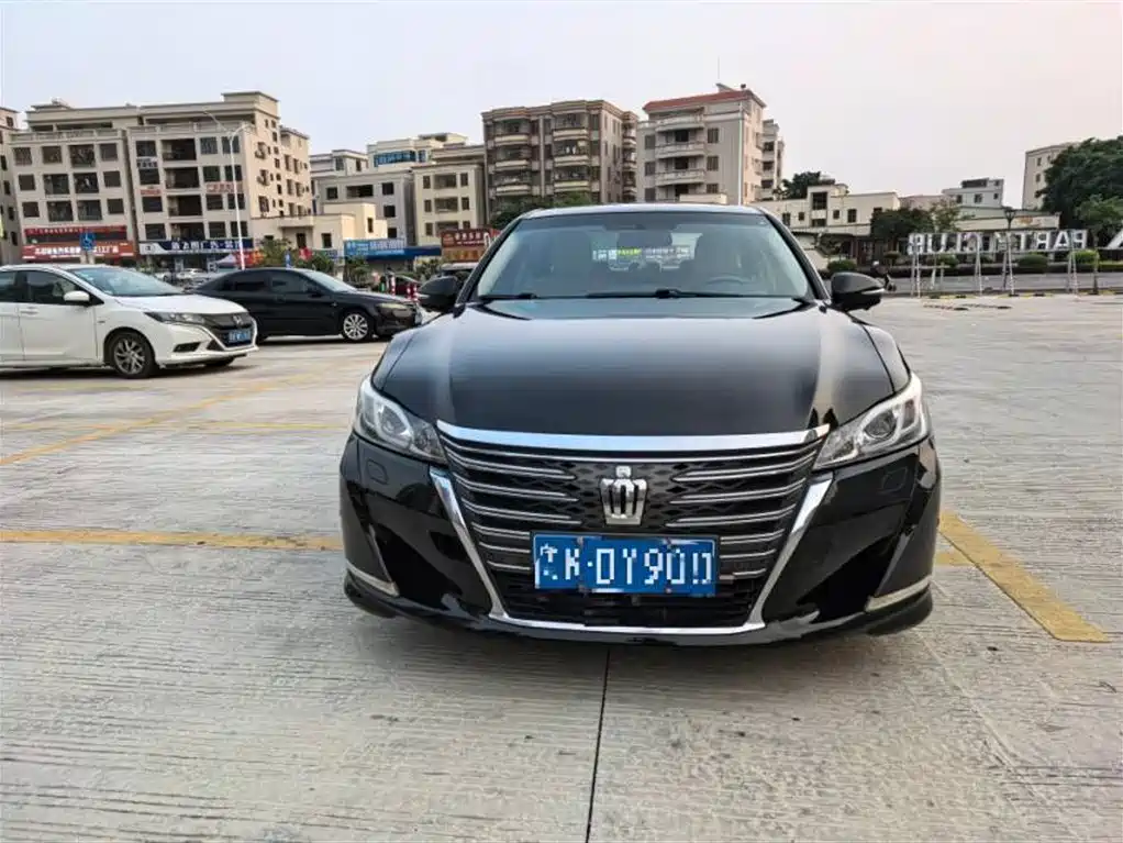 Toyota Crown 2016