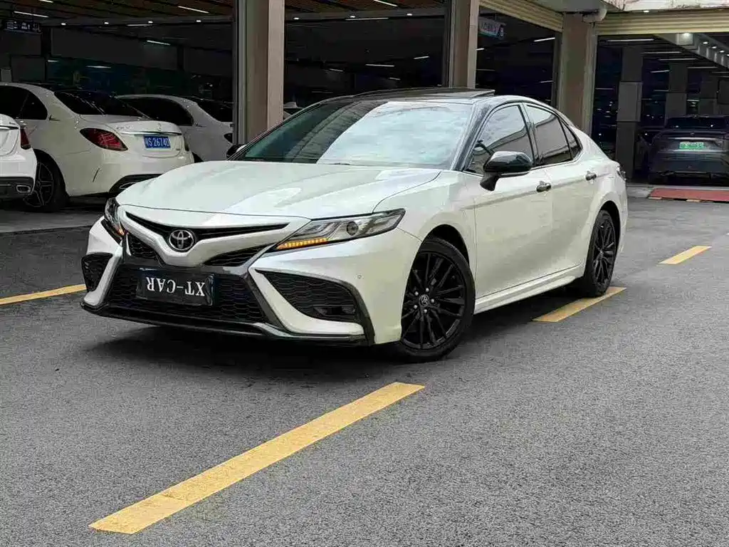 Toyota Camry 2022 — фото 8