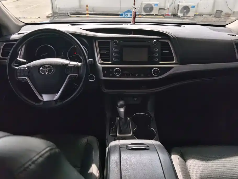 Toyota Highlander 2017 — фото 12