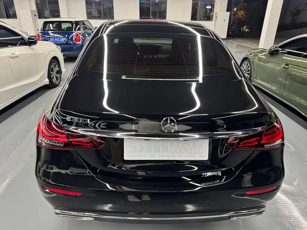 Mercedes-Benz E-Class 2023 — фото 12