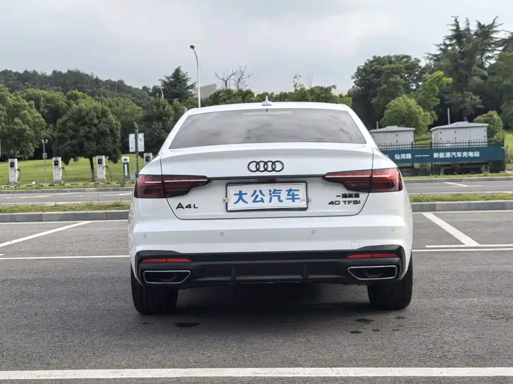 Audi A4L 2023 — фото 18