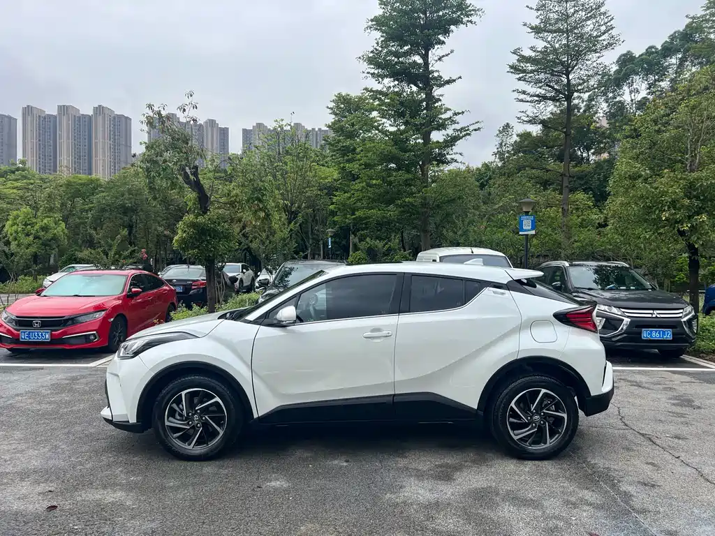 Toyota C-HR 2023