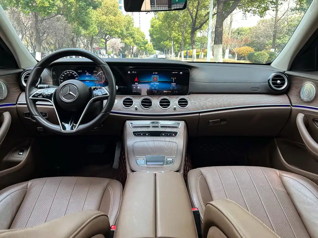Mercedes-Benz E-Class 2022 — фото 12
