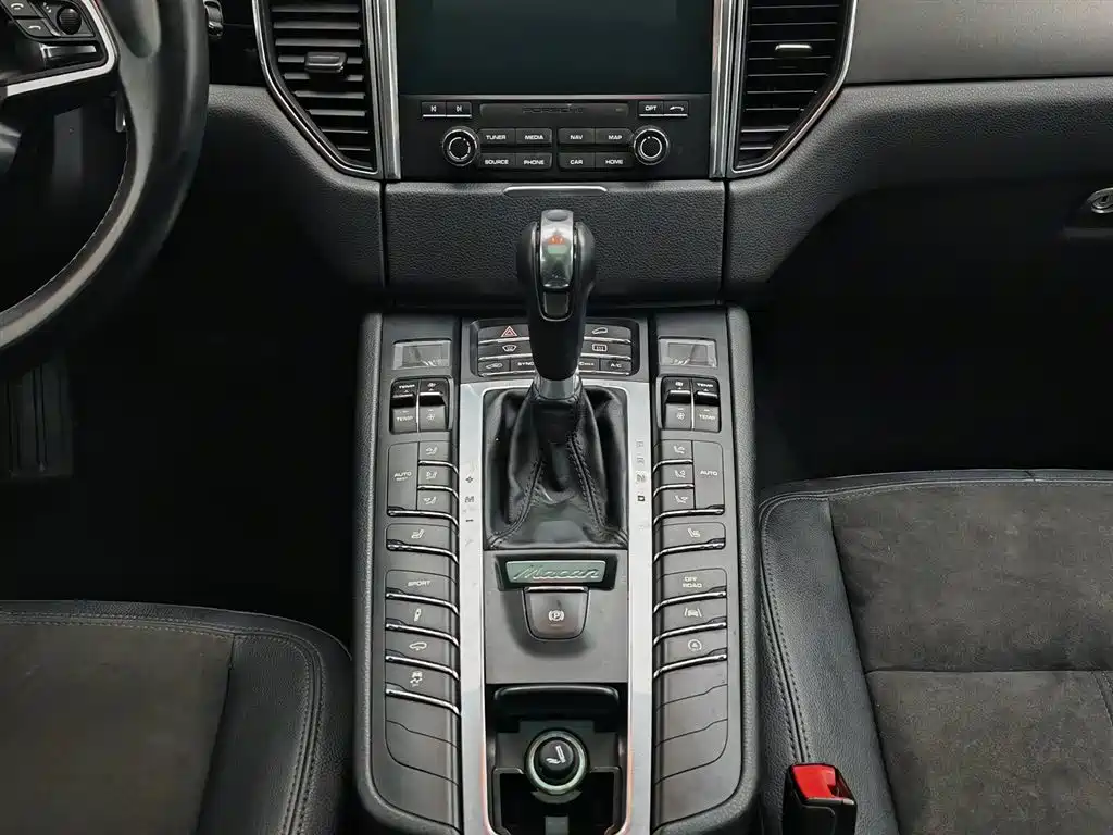 Porsche Macan 2017 — фото 13