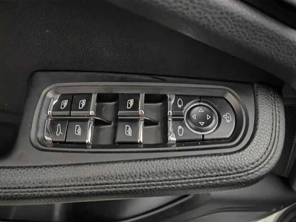 Porsche Macan 2017 — фото 9