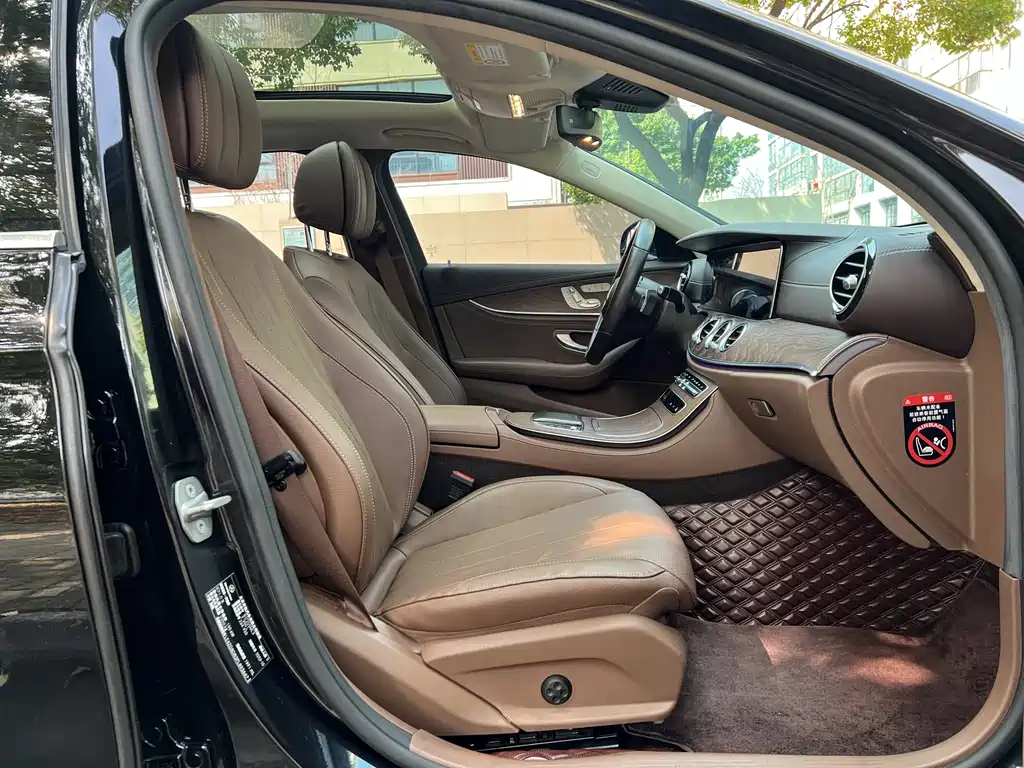 Mercedes-Benz E-Class 2022 — фото 10
