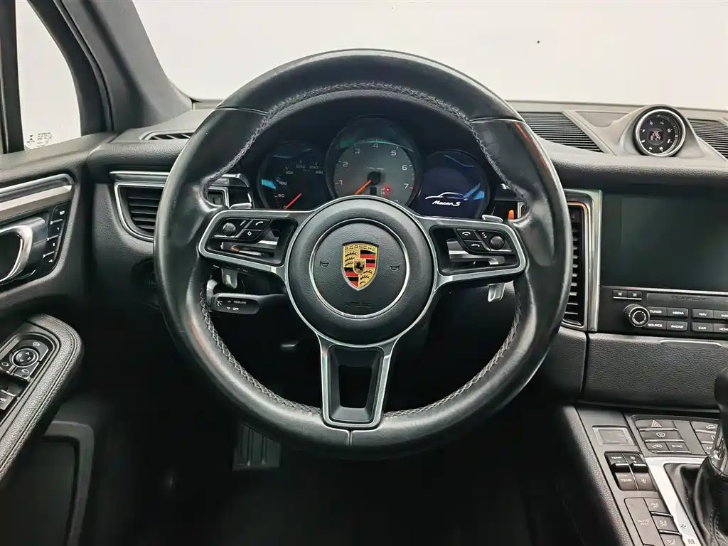 Porsche Macan 2017 — фото 11