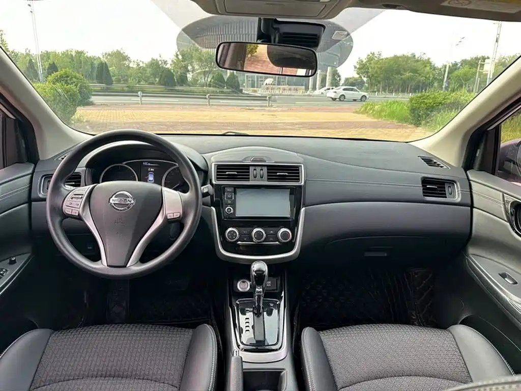 Nissan Tiida 2018 — фото 9