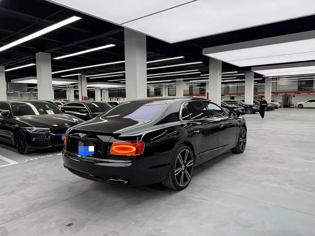 Bentley Flying Spur 2015 — фото 15