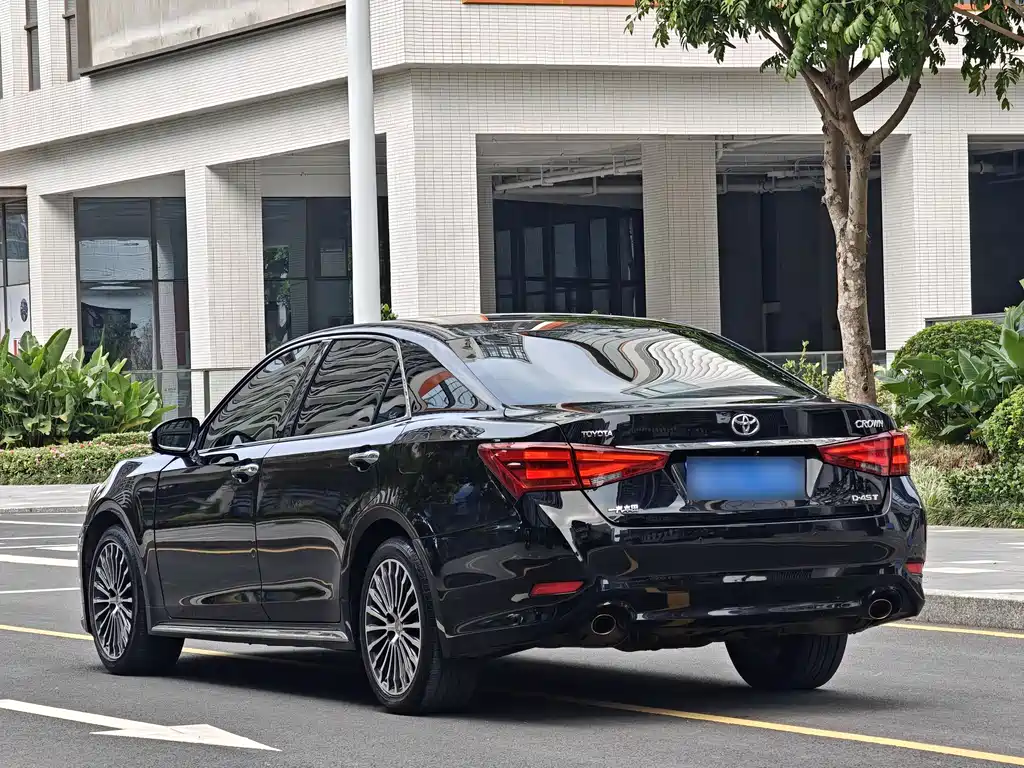 Toyota Crown 2020 — фото 12