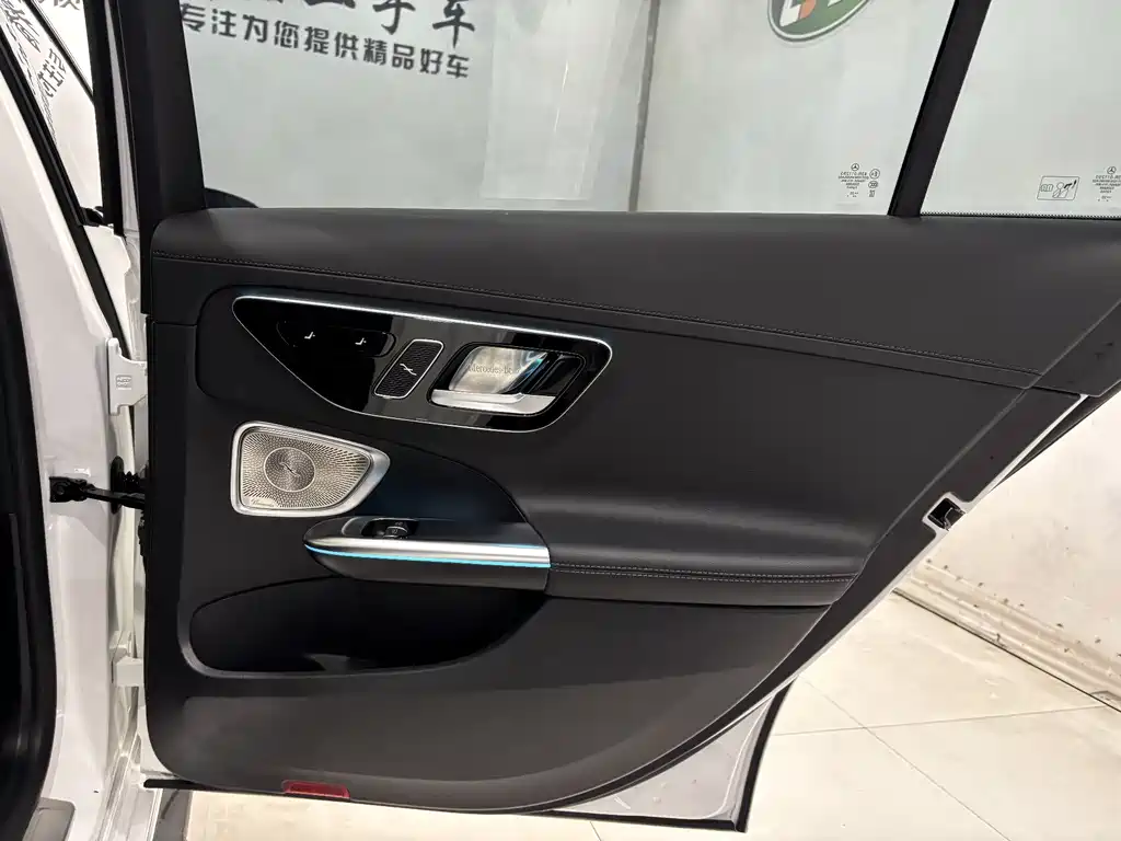 Mercedes-Benz C-Class 2025 — фото 24