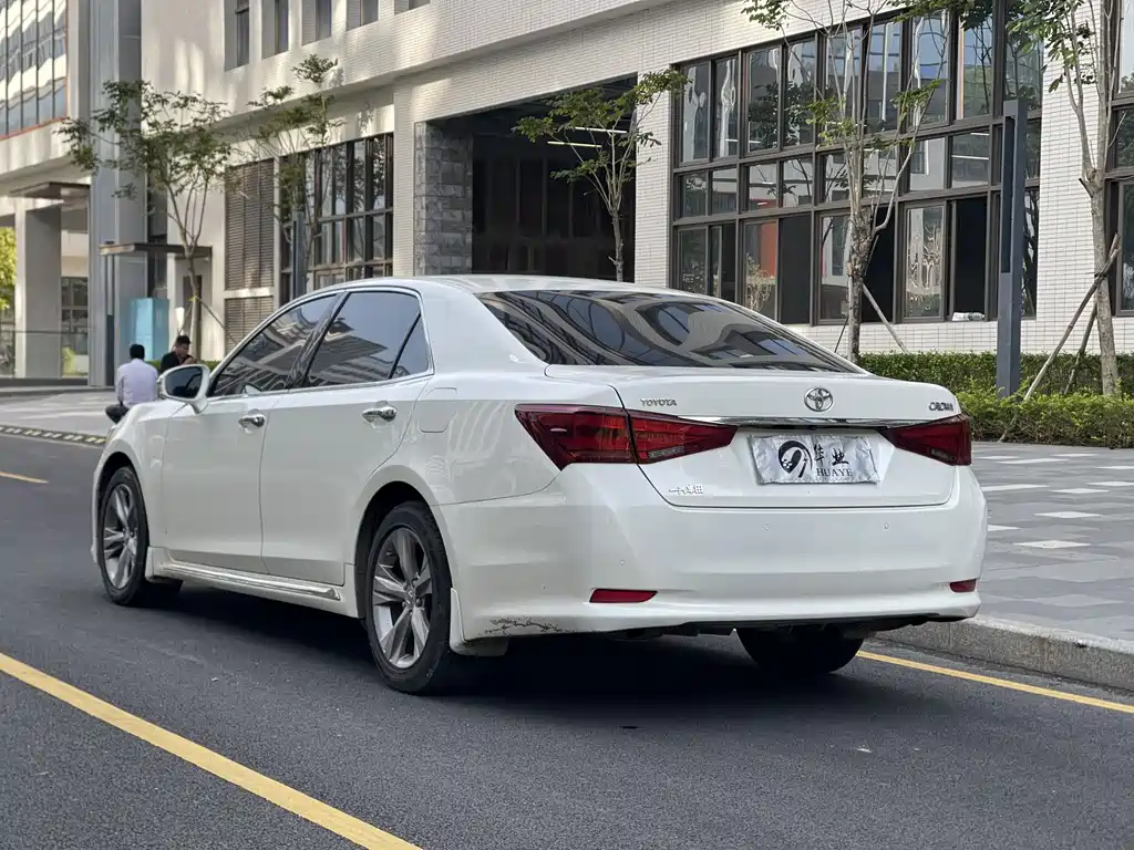 Toyota Crown 2016 — фото 7