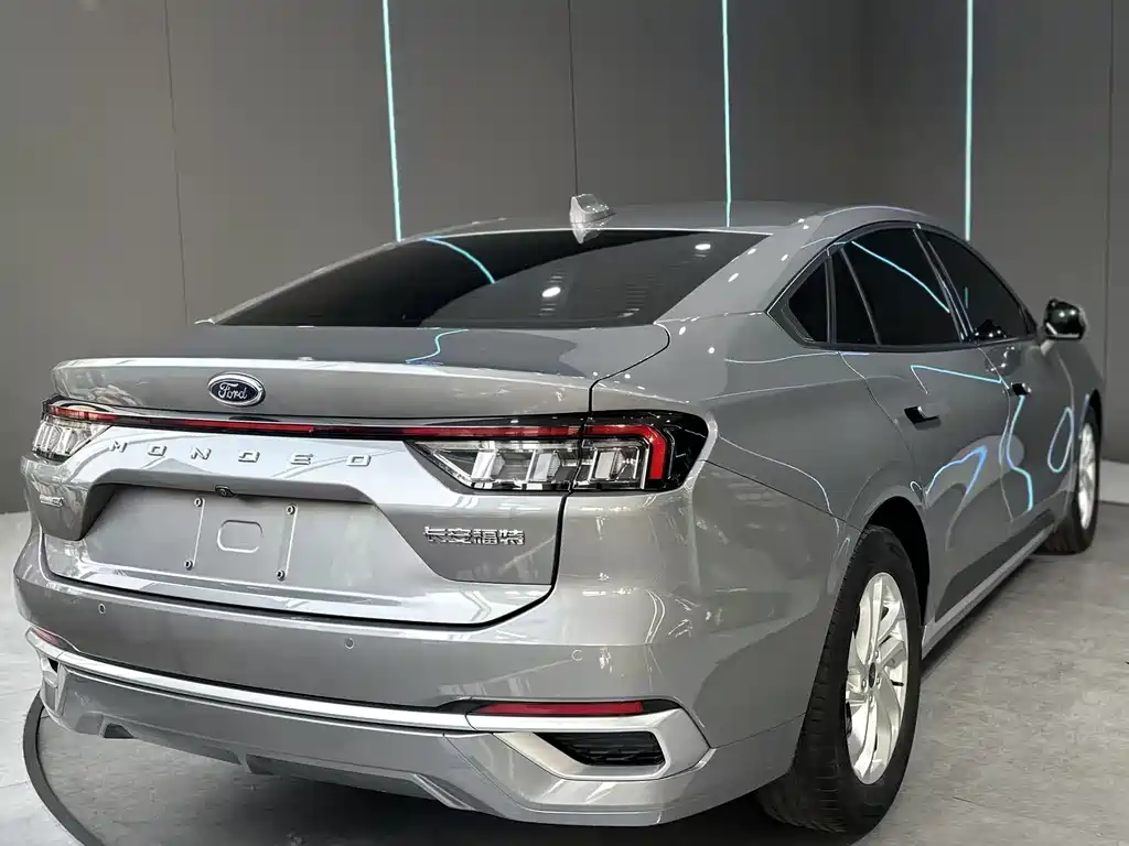 Ford Mondeo 2023 — фото 6