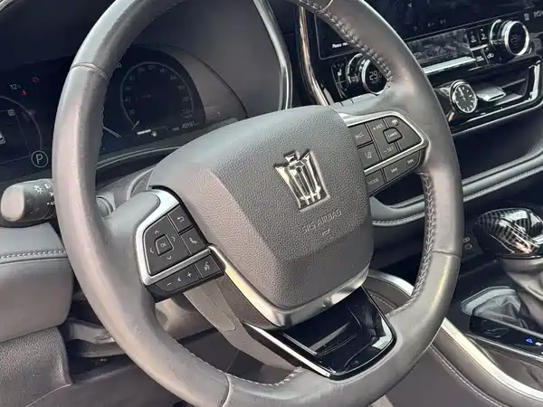 Toyota Crown Kluger 2023