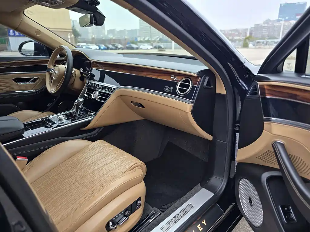 Bentley Flying Spur 2020 — фото 9