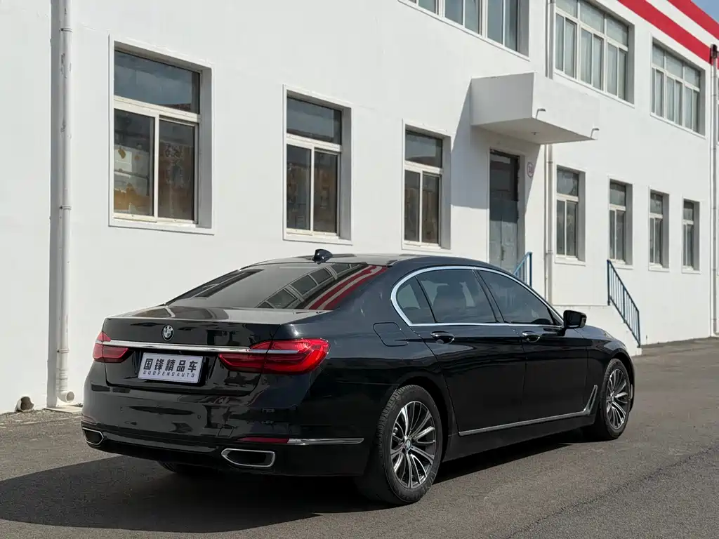 BMW 7 Series 2017 — фото 6